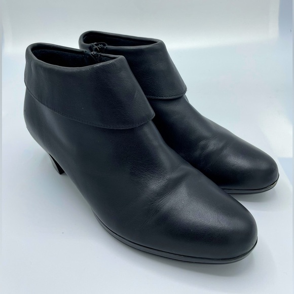 Munro American Grace Booties - Picture 3 of 7